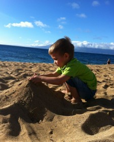 Vincent in Hawaii – Sandburg Bauen!